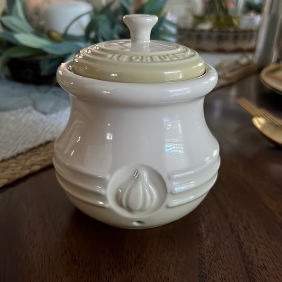 Le Creuset Kitchen Le Creuset Garlic Keeper Poshmark